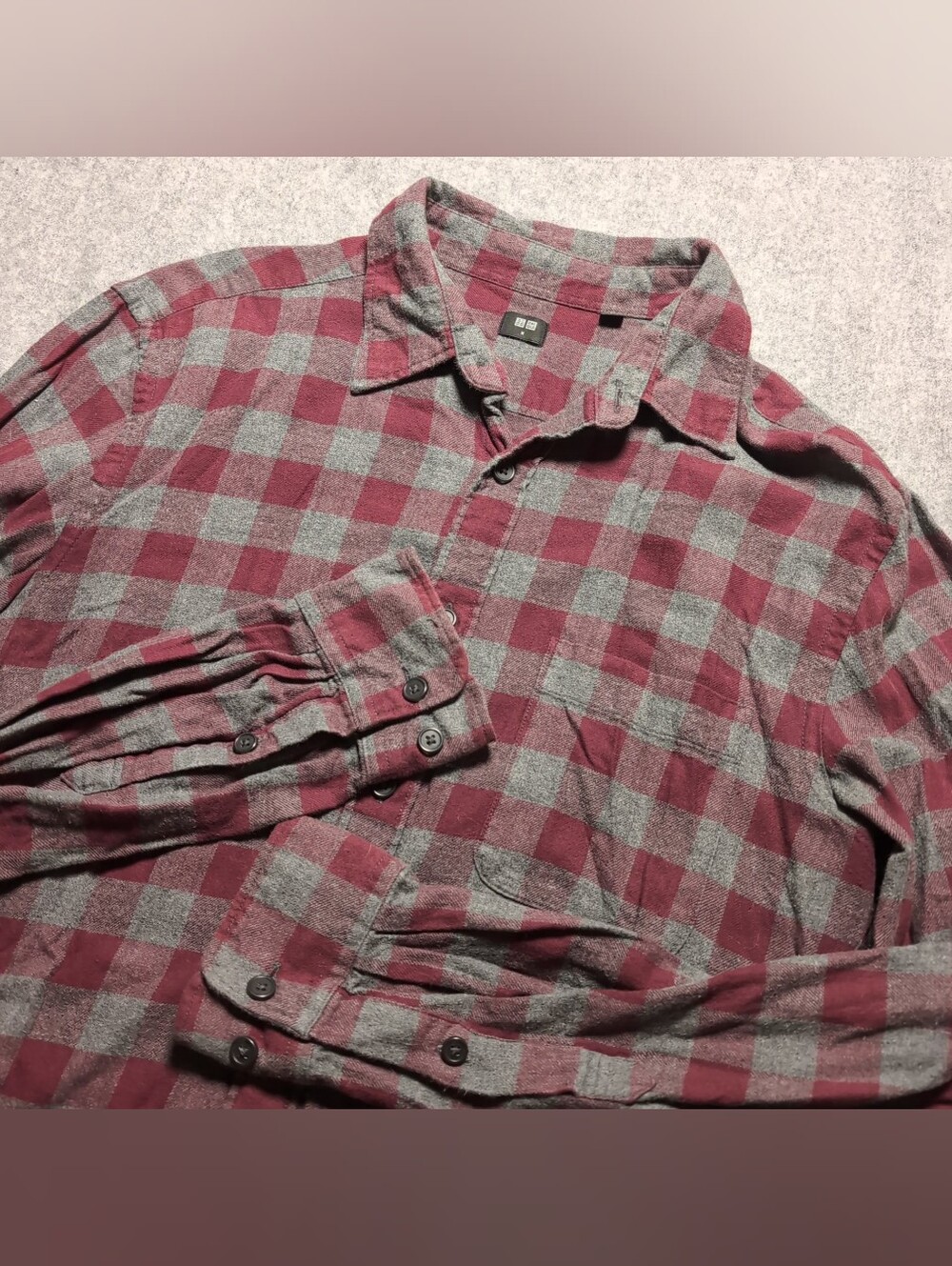 Uniqlo Burgundy Grey Plaid Flannel Shirt Long Sleeve Button Up Medium Grunge